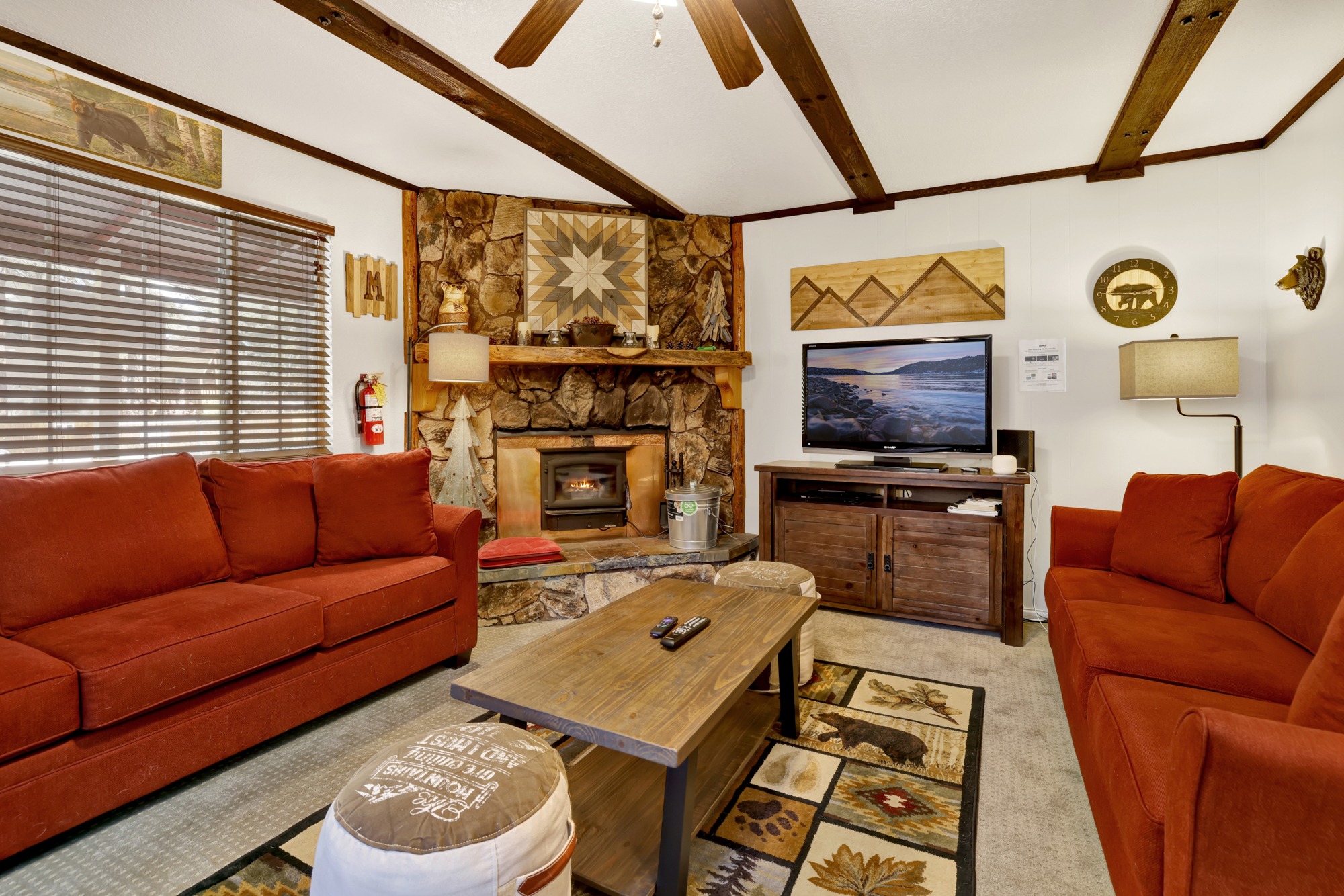 Adorable Sugarloaf Mountain Getaway in Big Bear | Photo 3