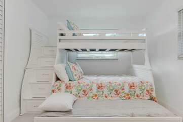 Guest bedroom with bunk beds and pull out bed