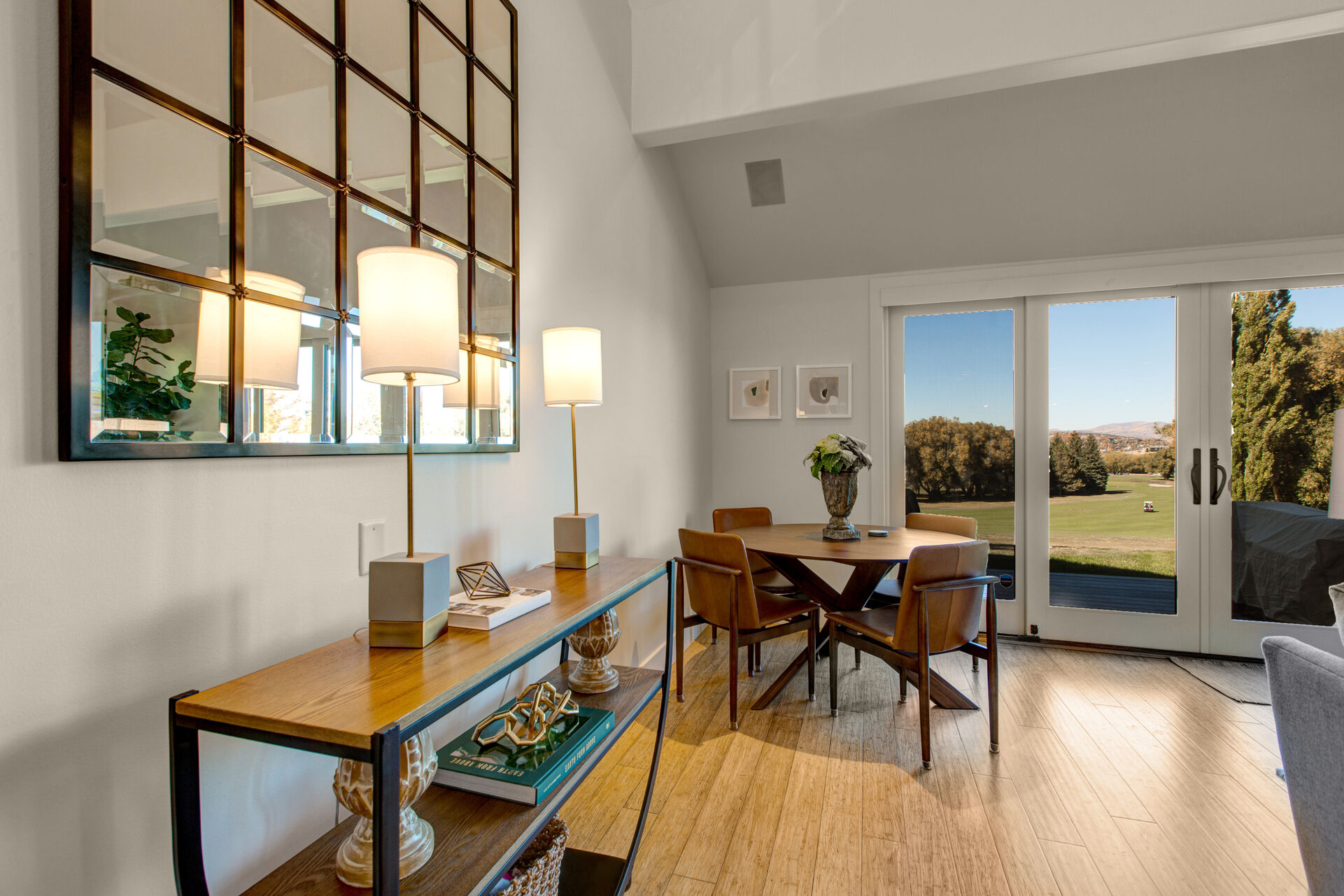 Dining Area with seating for four