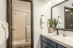 Master Bedroom #1 - En-Suite Bathroom - Shower & Tub