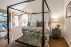 Master Bedroom, King Bed, Flatscreen TV, En-Suite Full Bathroom