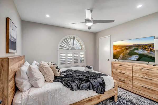 Bedroom 2- Queen Bed and Smart TV