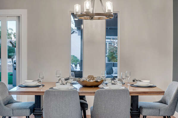 Dining Area with Seating for Six