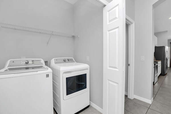 Washer/Dryer on the first floor.