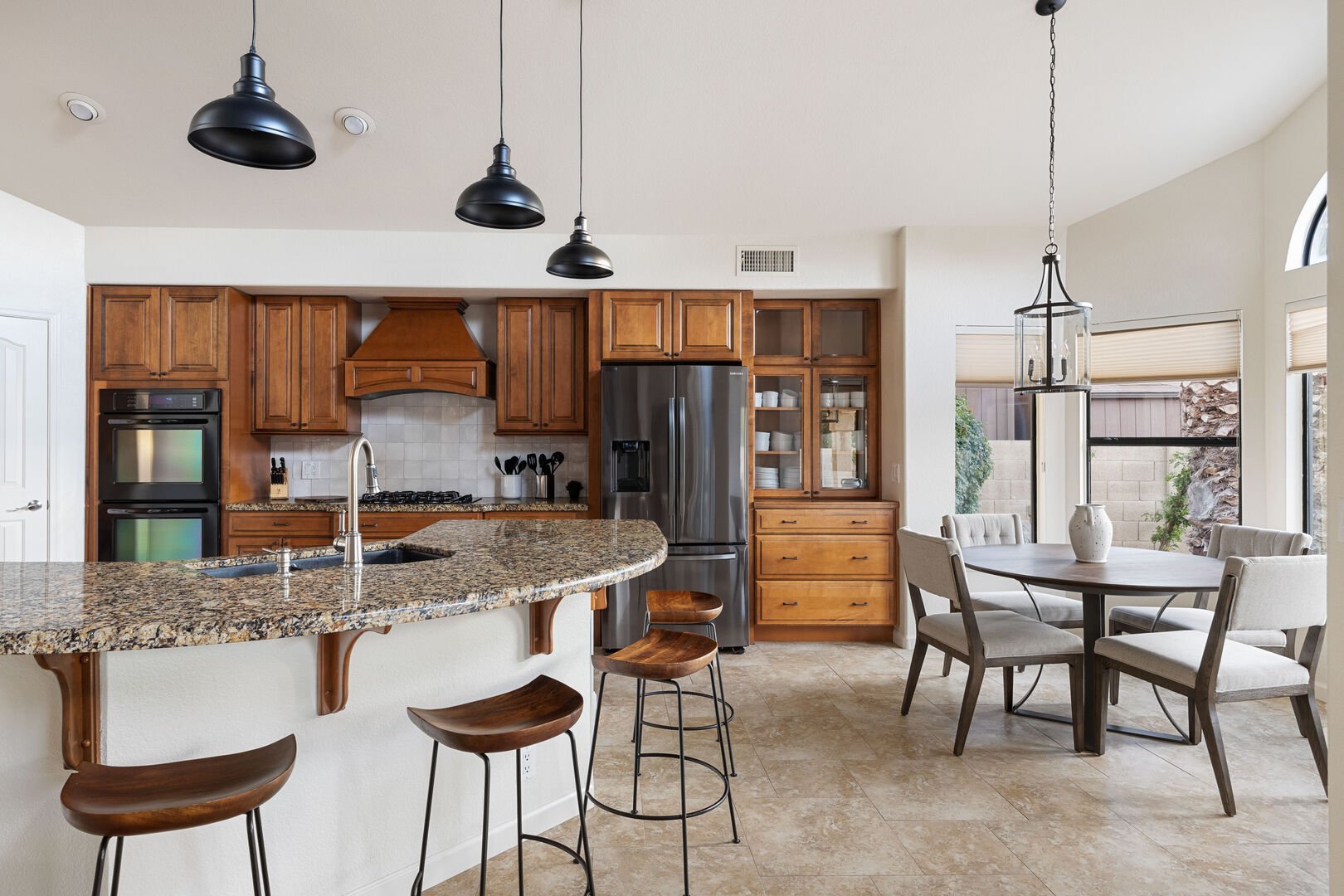 Expansive kitchen with arched countertop. Barstool seating for 4.