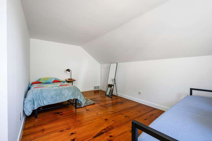 Bedroom #4, perfect for kids an teens - 5 Quivet Drive East Dennis - La Linda - NEVR