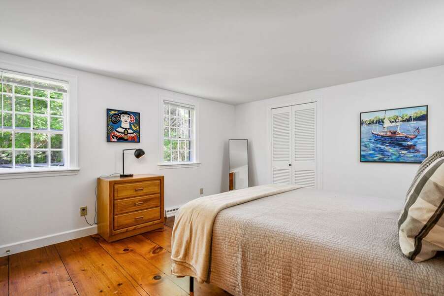 Bedroom #1 features a Queen sized bed and full en suite bathroom - 5 Quivet Drive East Dennis - La Linda - NEVR