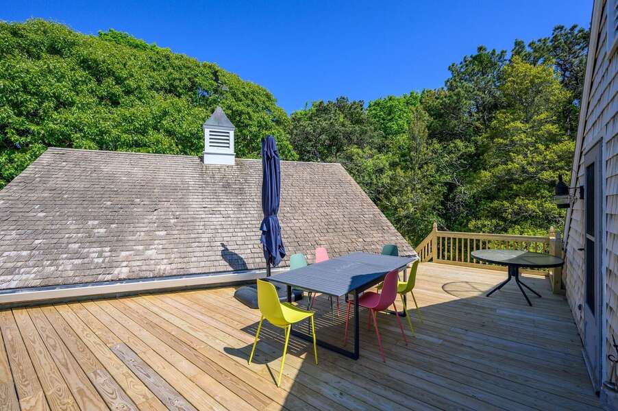 Expansive deck with dining table and additional nearby serving table - 5 Quivet Drive East Dennis - La Linda - NEVR