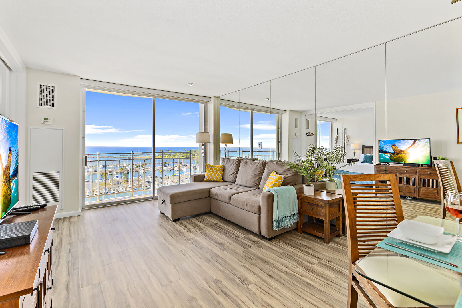 Beautiful renovated apartment with ocean views
