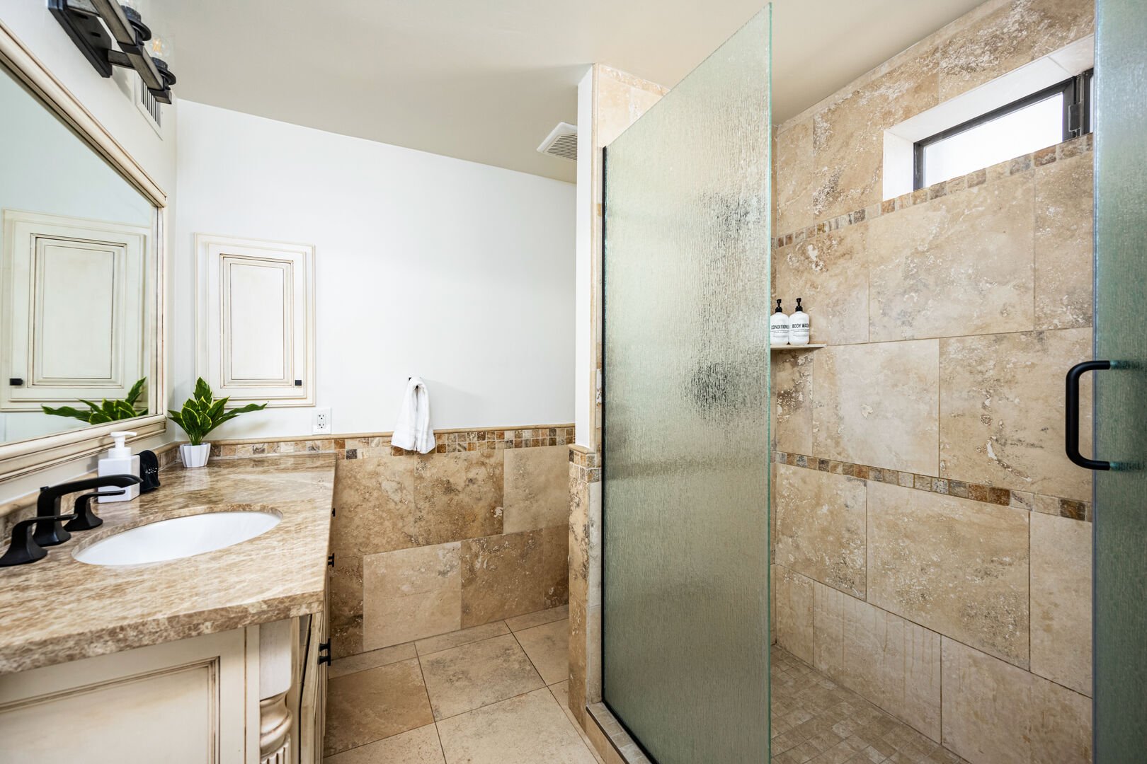 Main Suite Bathroom w/ Shower