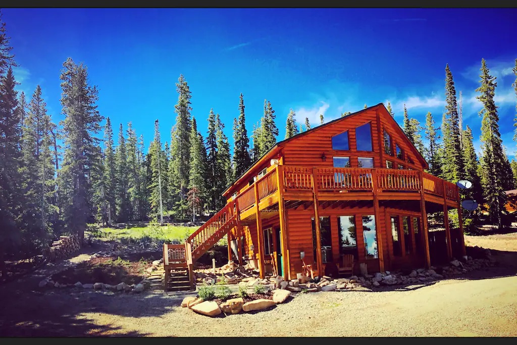 Colorado Tuckaway! A quintessential mountain chalet nestled in the woods.  Combining a peaceful escape, with convenience as town is only 15 minutes away.