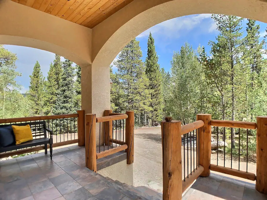 The views do not disappoint from any direction.  The grand entrance also offers a southern exposure patio.