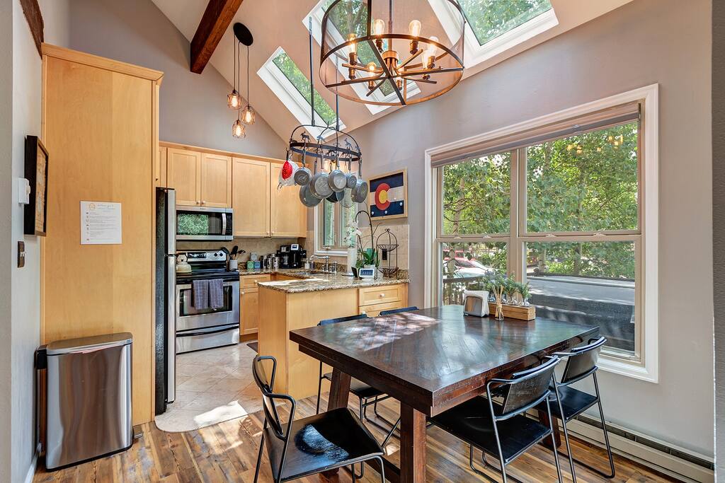 Dining for 6 ppl (leaf & folding chairs available), vaulted sky light ceilings, off of the main floor living room, perfect for entertaining your group