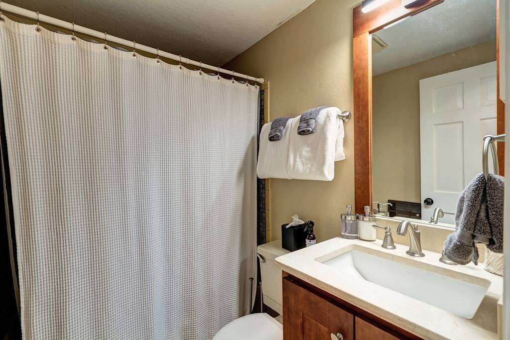 Ground floor full size bathroom complete w/ soft towels, 3 ply t.p., body wash, shampoo & conditioner