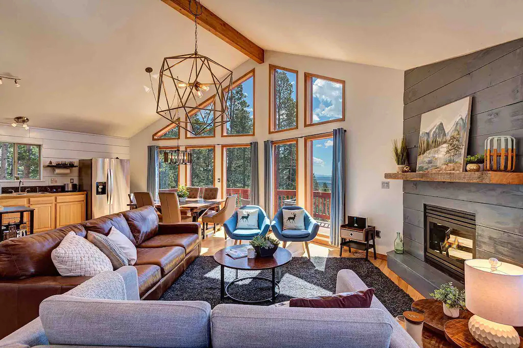 The High Alpine Lodge - Park County's premier luxury lodge accommodation for 8 guests