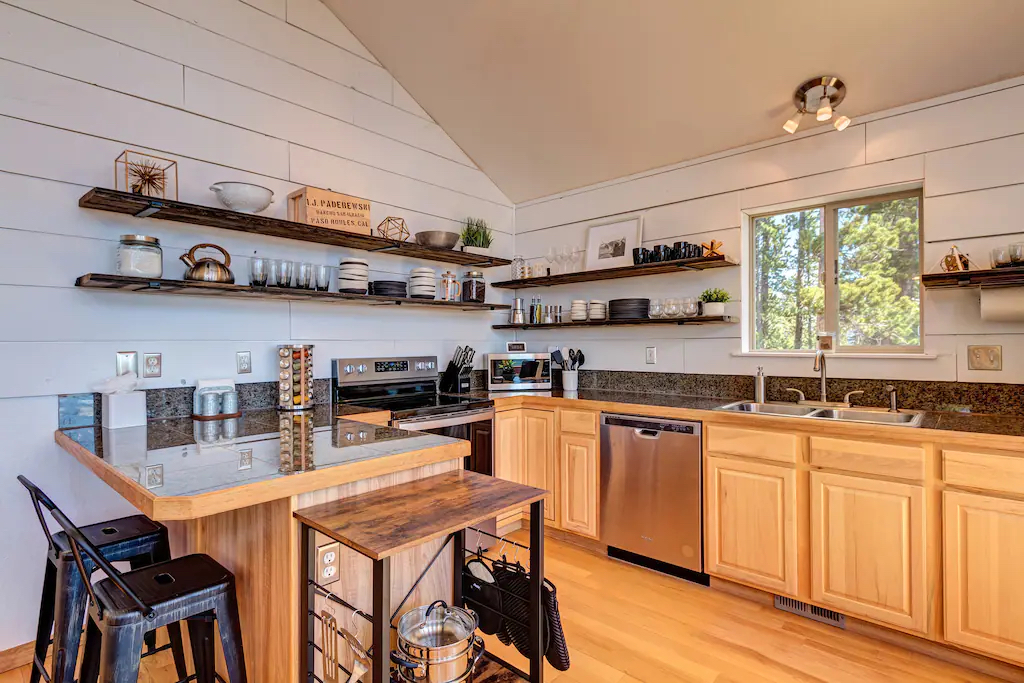 The Lodge boasts a fully appointed, modern, open kitchen with brand new stainless appliances.  This space will make any chef happy as you cook with a view!