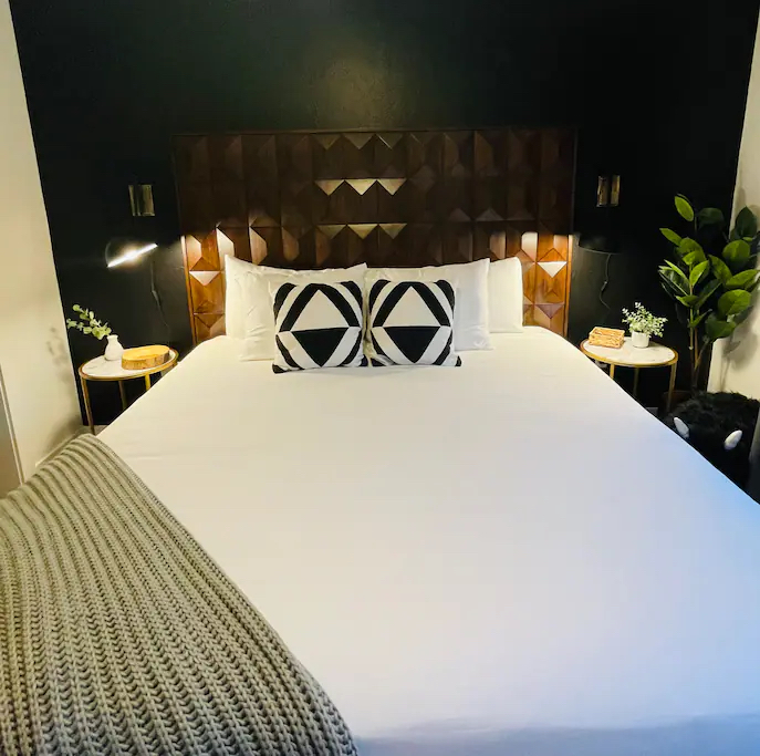 Luxury bedding adorns the King Size bed.   A great nights sleep is extremely important while on vacation.  We take great pride in ensuring your stay is relaxing, and invigorating!