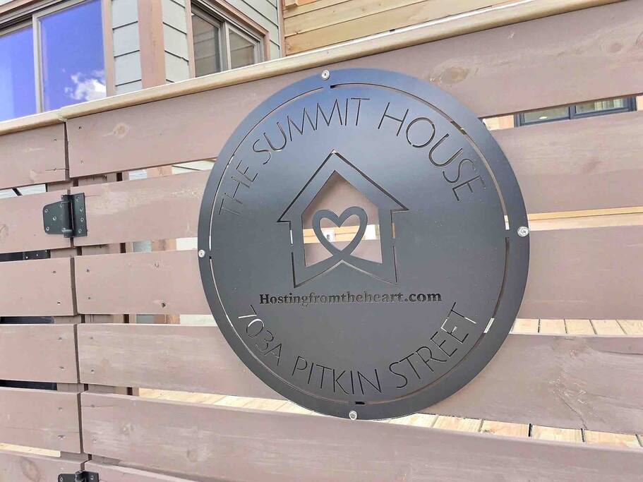 SUMMIT HOUSE sign
