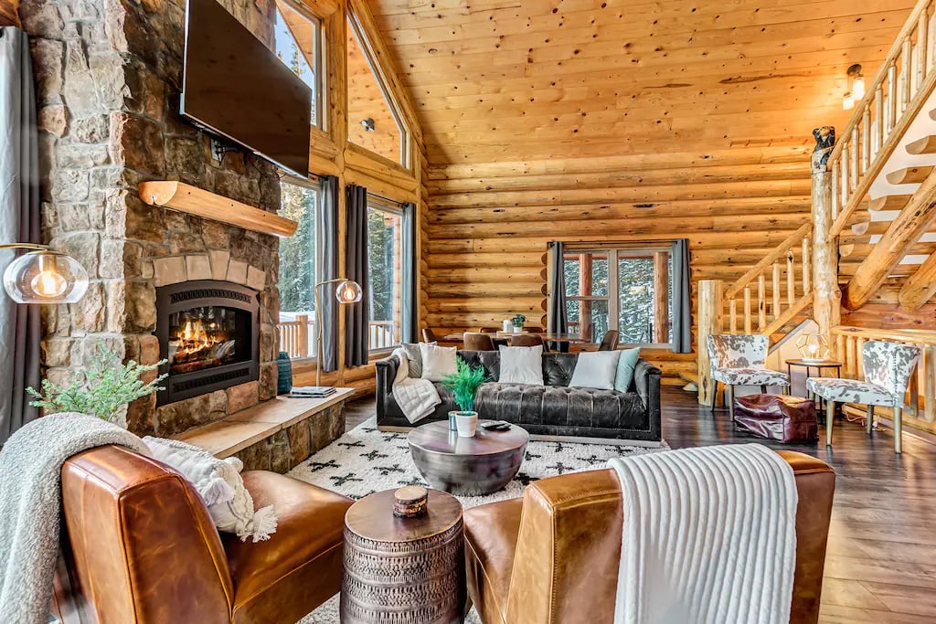 Watch TV, the fire or the mountain views while you lounge in luxury