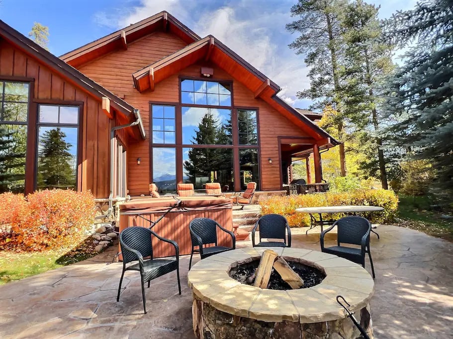 8 person hot tub, propane fire & bonus gas start assist wood burning fire pit in the back yard.  The grounds at Twin Peaks Lodge offers incredible views across the 4th fairway all the way to Peaks 1 & 2.