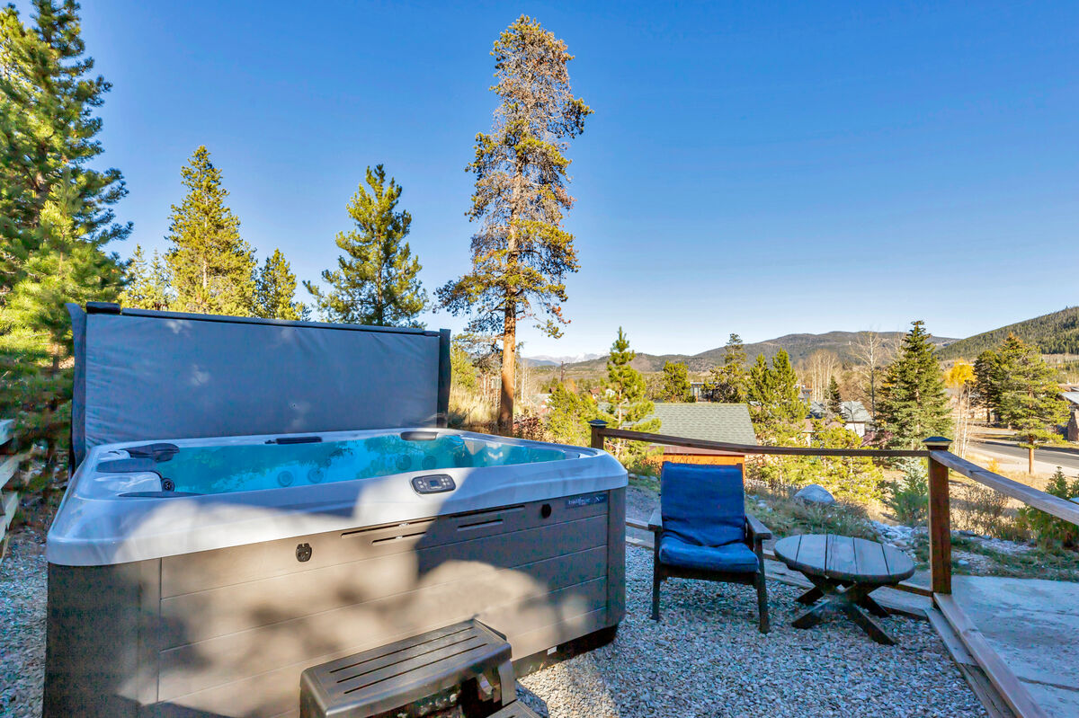 Brand New Private Hot Tub! Soak after a long day of hiking or skiing