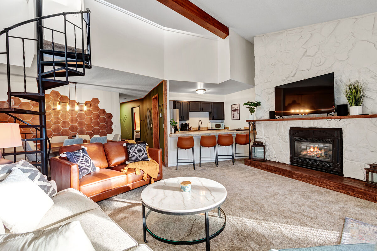 Imperial View Condo - Beautifully redesigned open concept condo just steps from Main street.  The perfect home base for your group of 8 to enjoy Breck to the fullest!