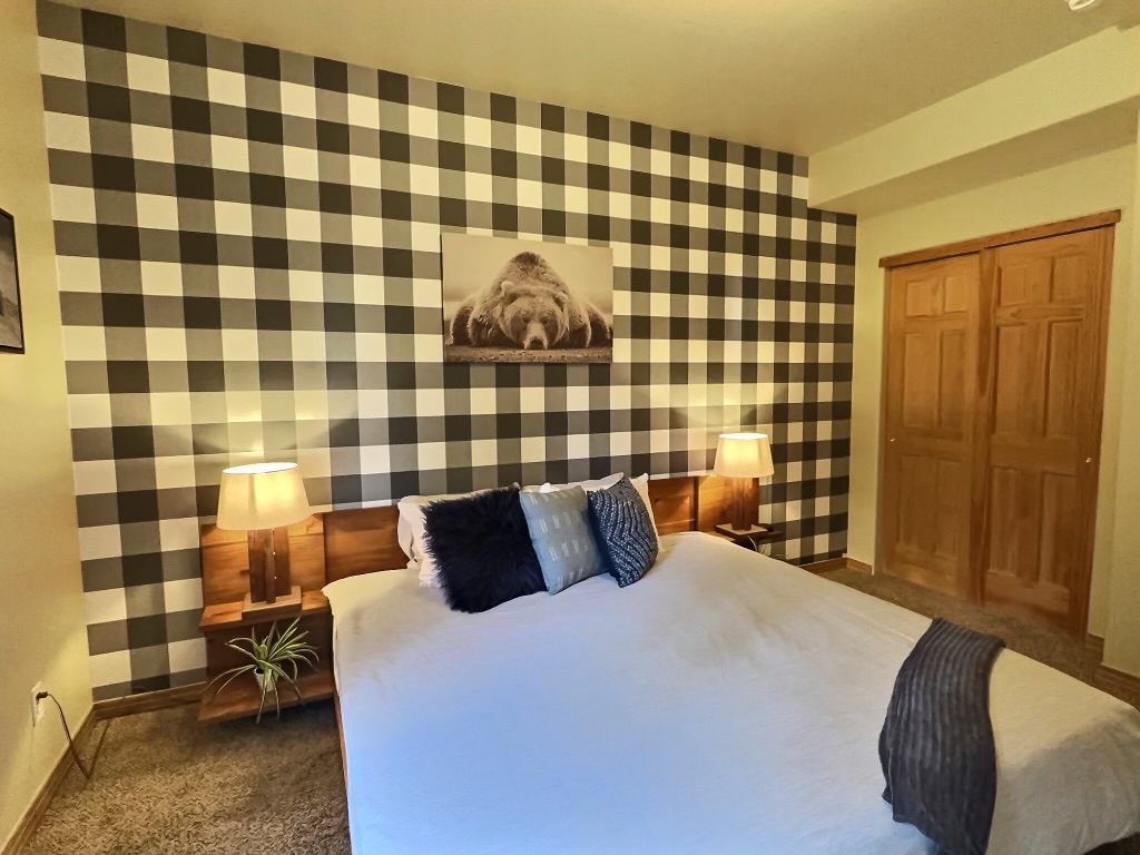 Bears Den Comfort: The second master suite, plush with soft sheets and a variety of pillows, promises restorative rest in your home away from home. 