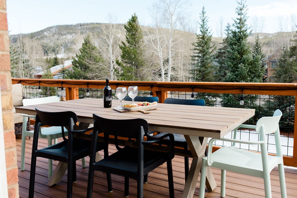 The upper deck of The Summit House is a showcase of the vast 10-mile mountain range, offering a breathtaking viewpoint and a serene spot to enjoy the natural beauty of the area. 