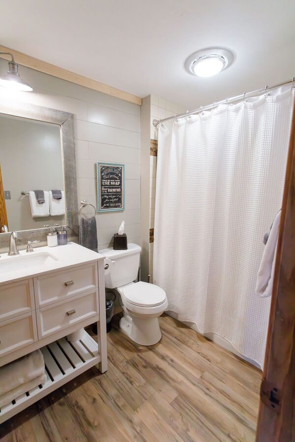 Shower/Tub ensuite in downstairs bedroom. Body wash, shampoo, conditioner, soft towels,3 ply TP, hairdryer, Q Tips, Kleenex and more!