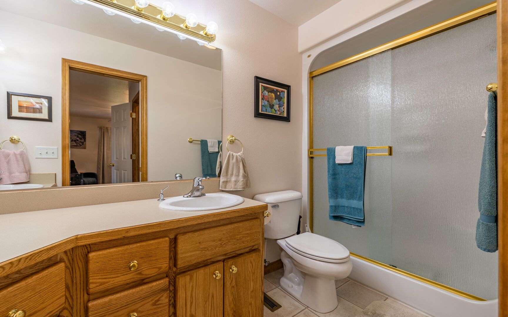 Large bathroom, attached to main bedroom.