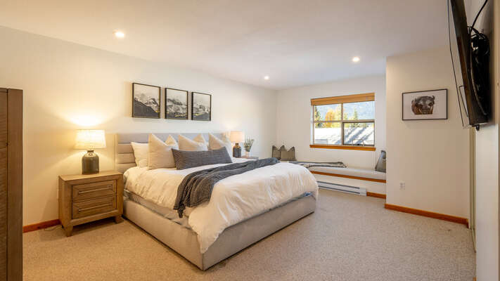 Upper Level - Primary Bedroom with King Bed & Ensuite