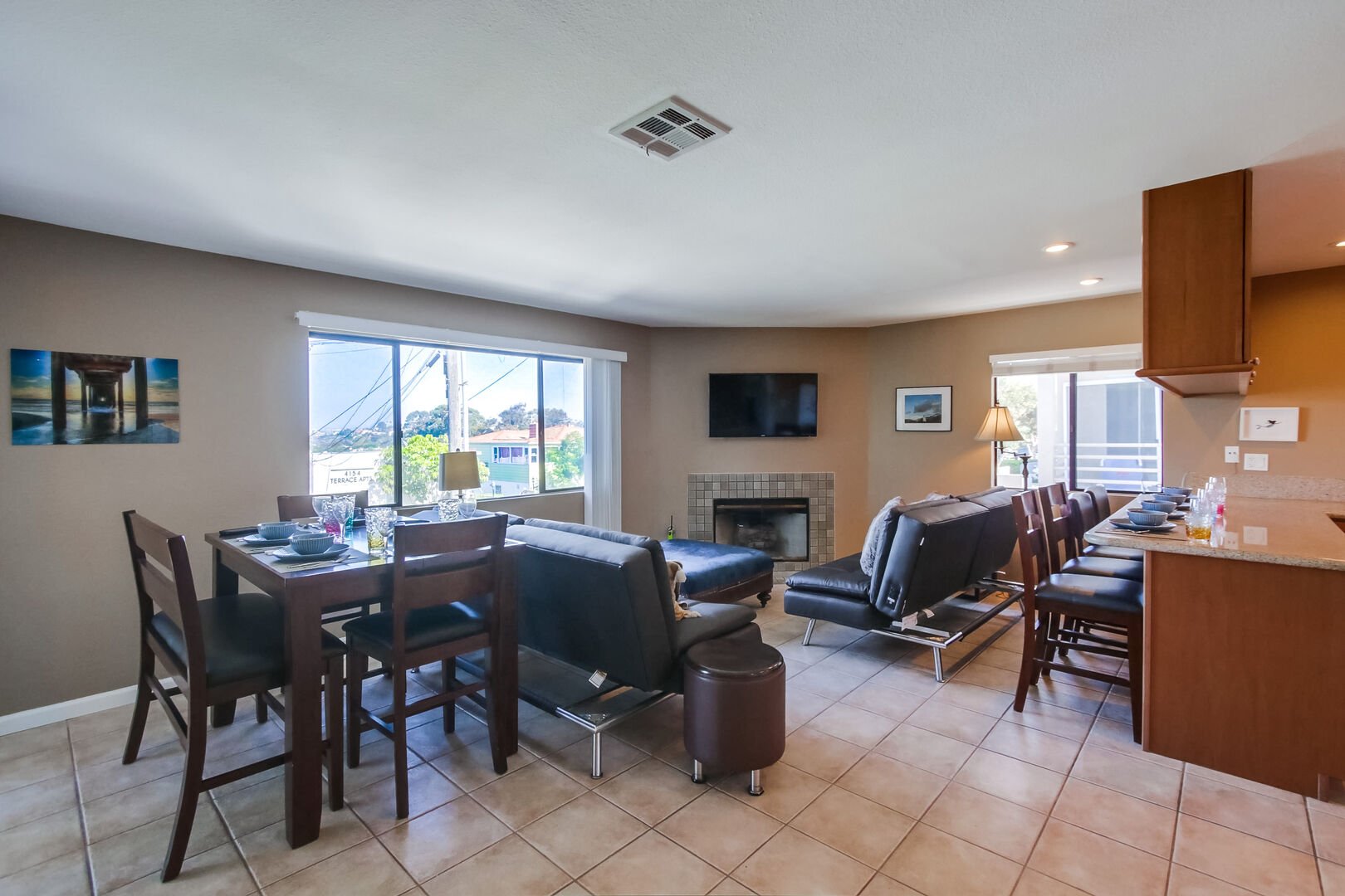 Large living space for cooking, dining, lounging and to enjoy the night sky show! Please note: firework shows at SeaWorld and around the holidays are set to a schedule. Contact us to find out when to plan to capture the display!