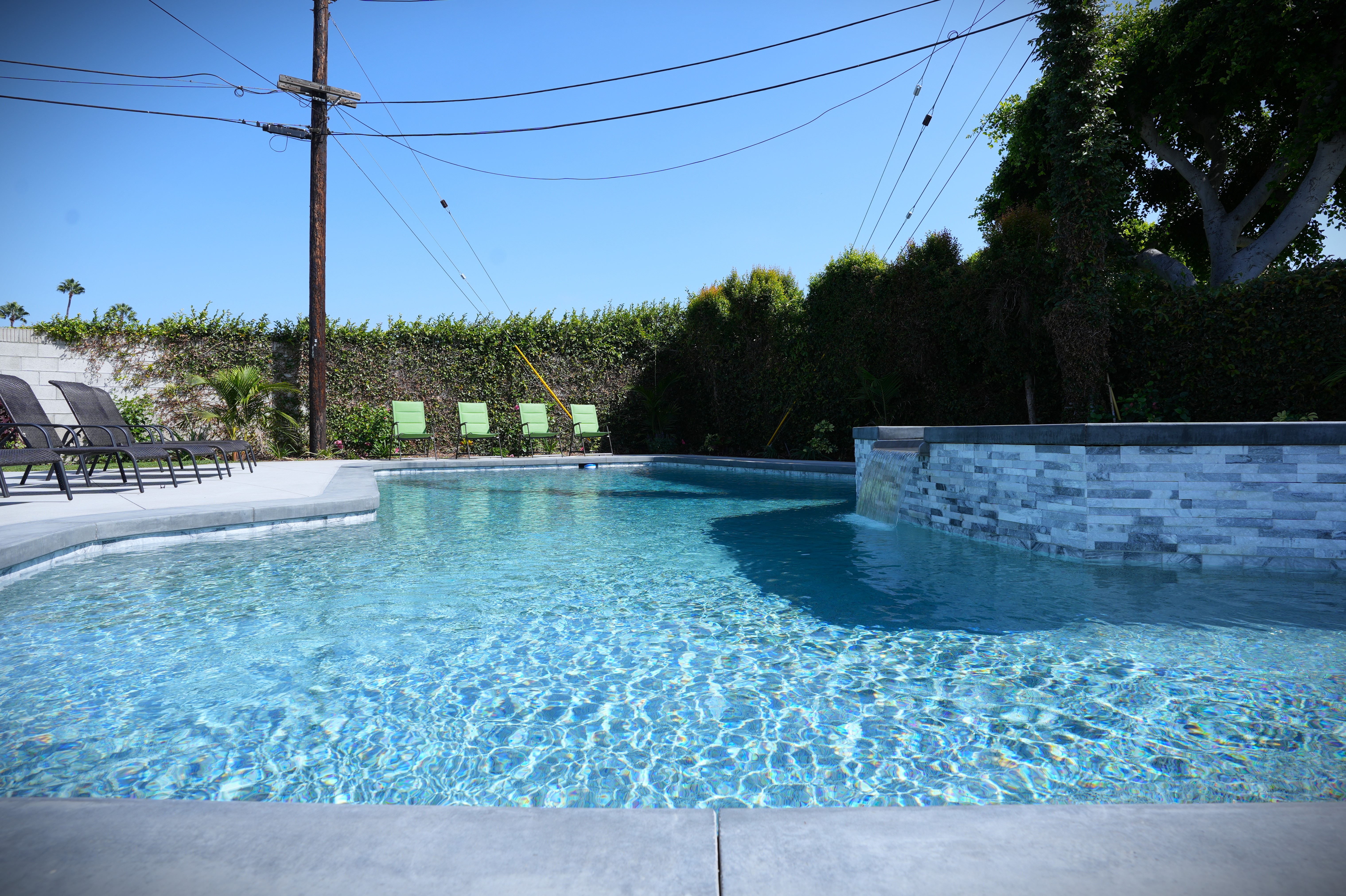 Awesome 5 bedroom 3 bath pool home with in-ground jacuzzi