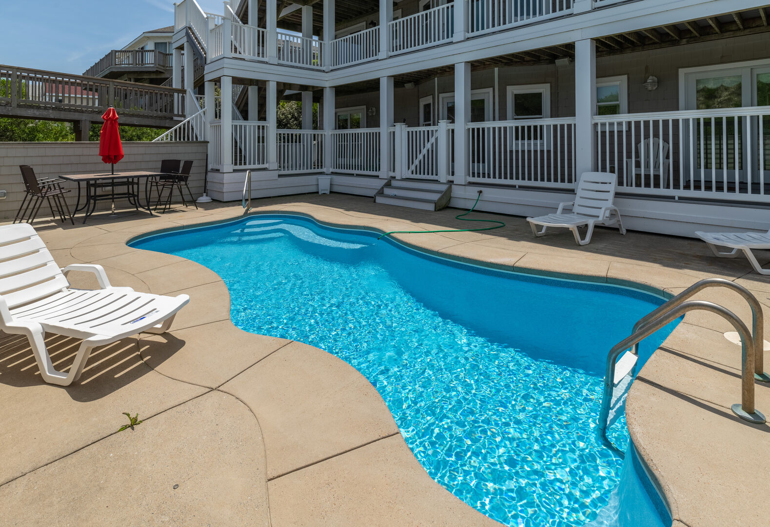 Private Pool: open mid-May to mid-Oct