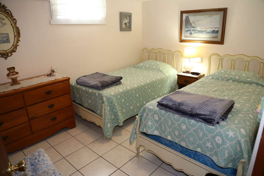 Bedroom 2 with two twin beds - Lower level - 199 B North Shore Boulevard East Sandwich