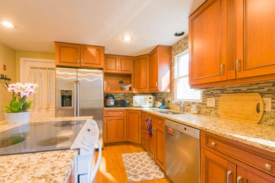 Large kitchen with plenty of space.