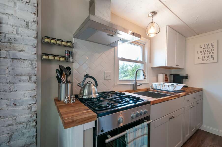Updated kitchen with gas oven - 174 North Shore Boulevard Quarterboard 5 East Sandwich