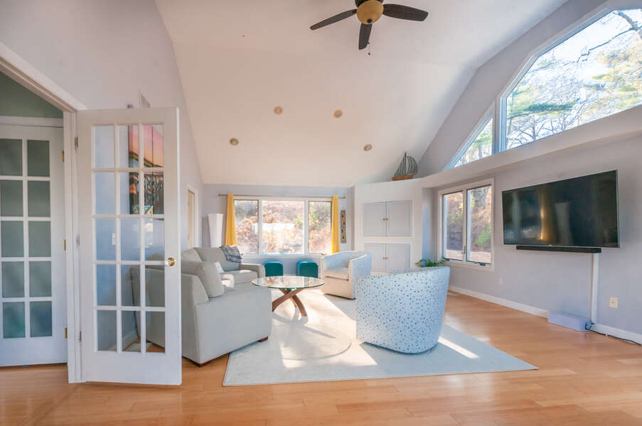Sitting area/living room with TV.