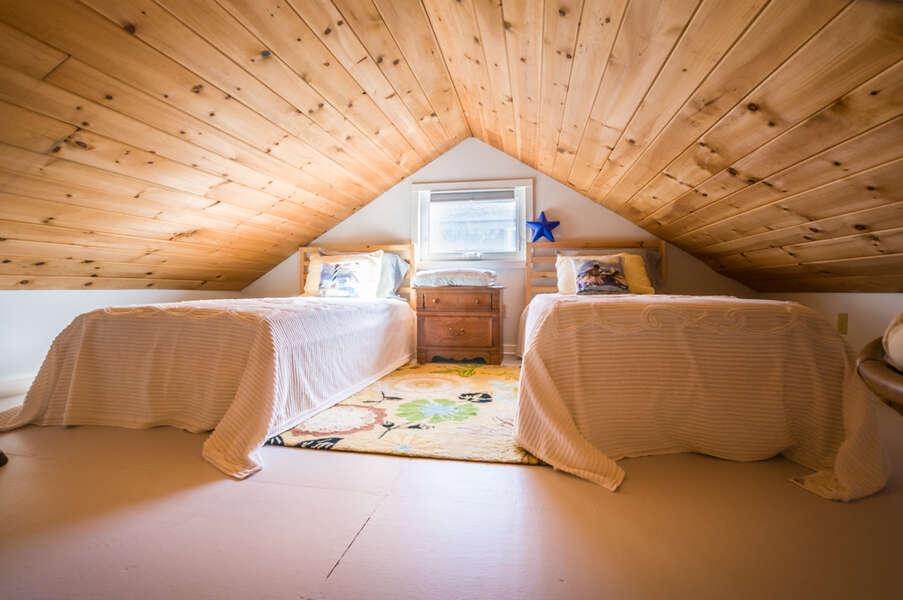 Bedroom - Two Twins - Loft.