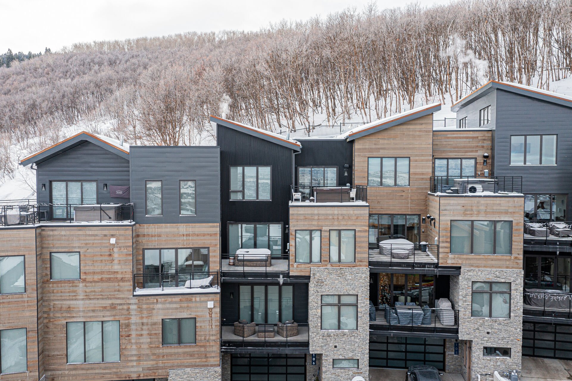 Front view of King's Crown property with private decks and hot tub