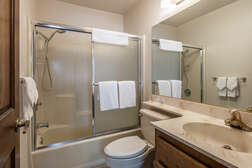 Shared Bathroom Downstairs - Shower and Tub