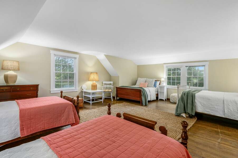 Allowance for separation in this spacious bedroom - 4 Portview Road Chatham Cape Cod - Castlerea - NEVR