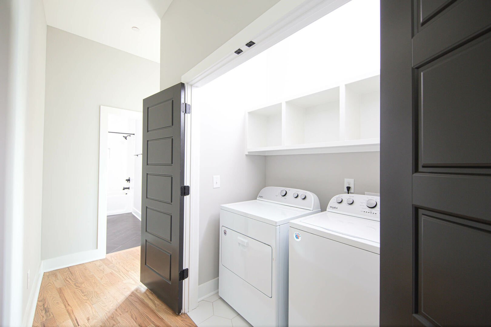 1st unit, 3rd floor: Complimentary washer and dryer