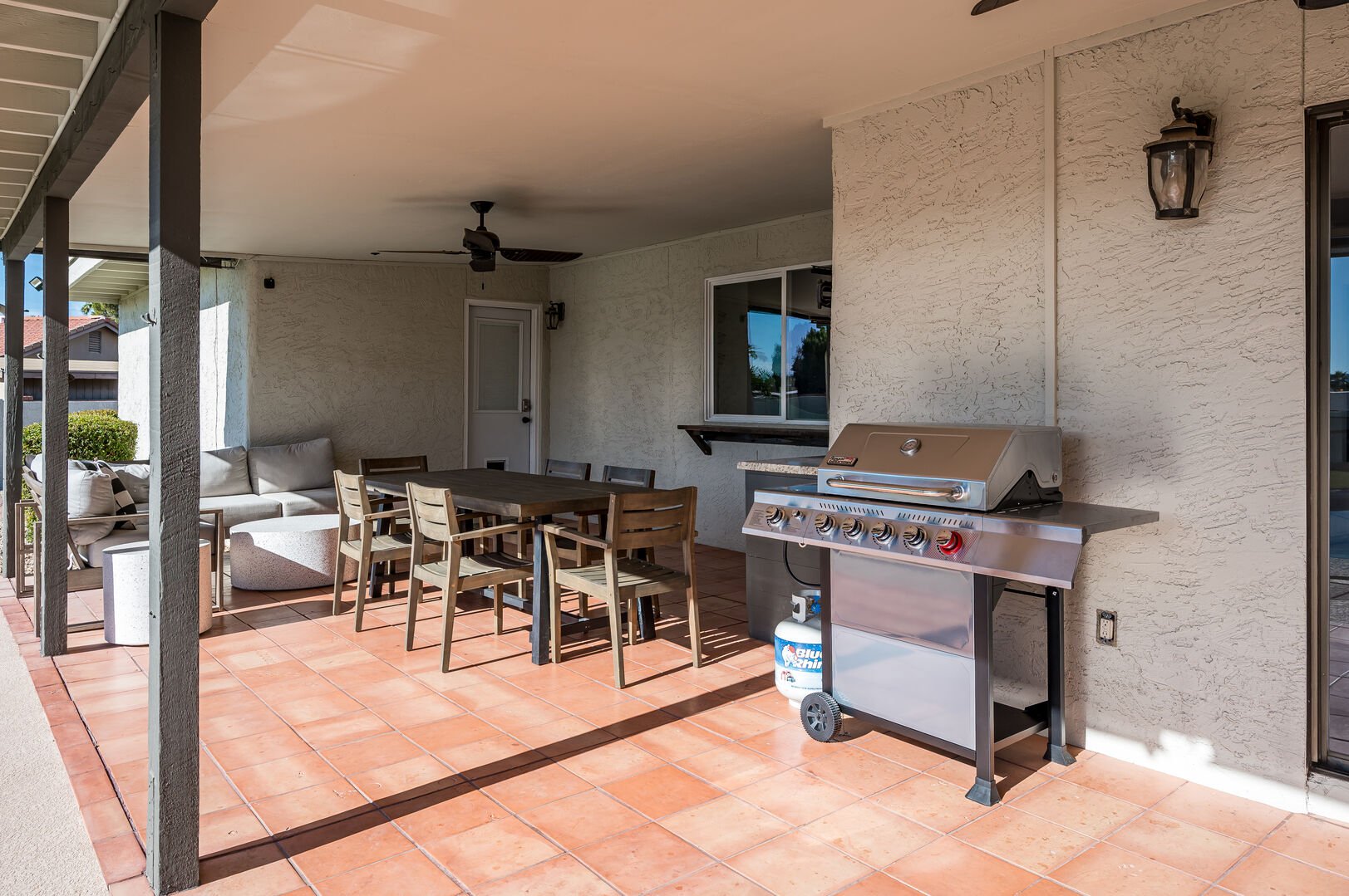 BBQ grill and outdoor dining for 6