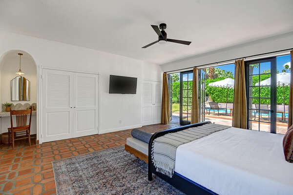 MASTER BEDROOM FEATURING KING BED AND FLAT SCREEN TV AND ENSUITE.  ACCESS TO POOL AND SPA