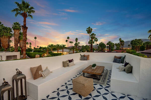 ROOF TOP TERRACE LOUNGE FOR AMAZING SUNSETS AND STARGAZING