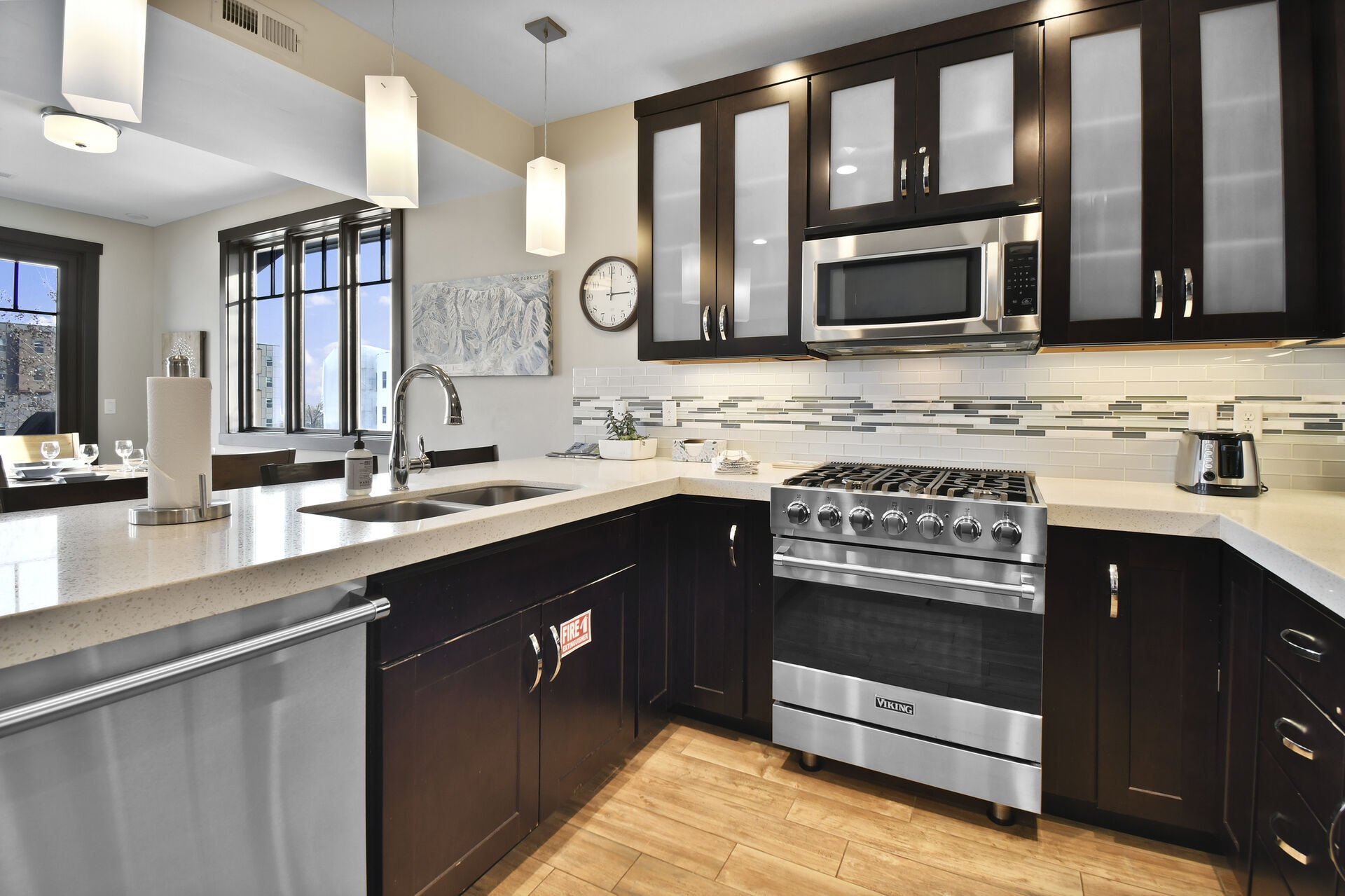 Kitchen with high-end appliances, gas burning stovetop