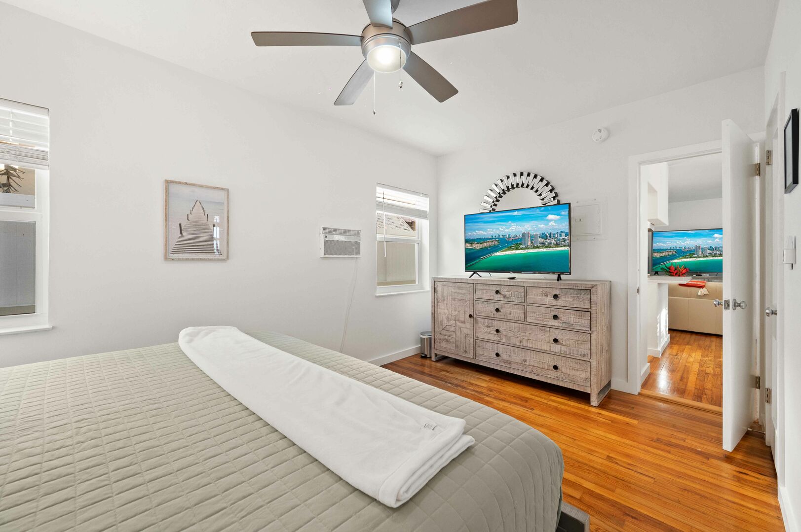 The spacious second bedroom offers plenty of daylight, a king size bed and a smart TV.