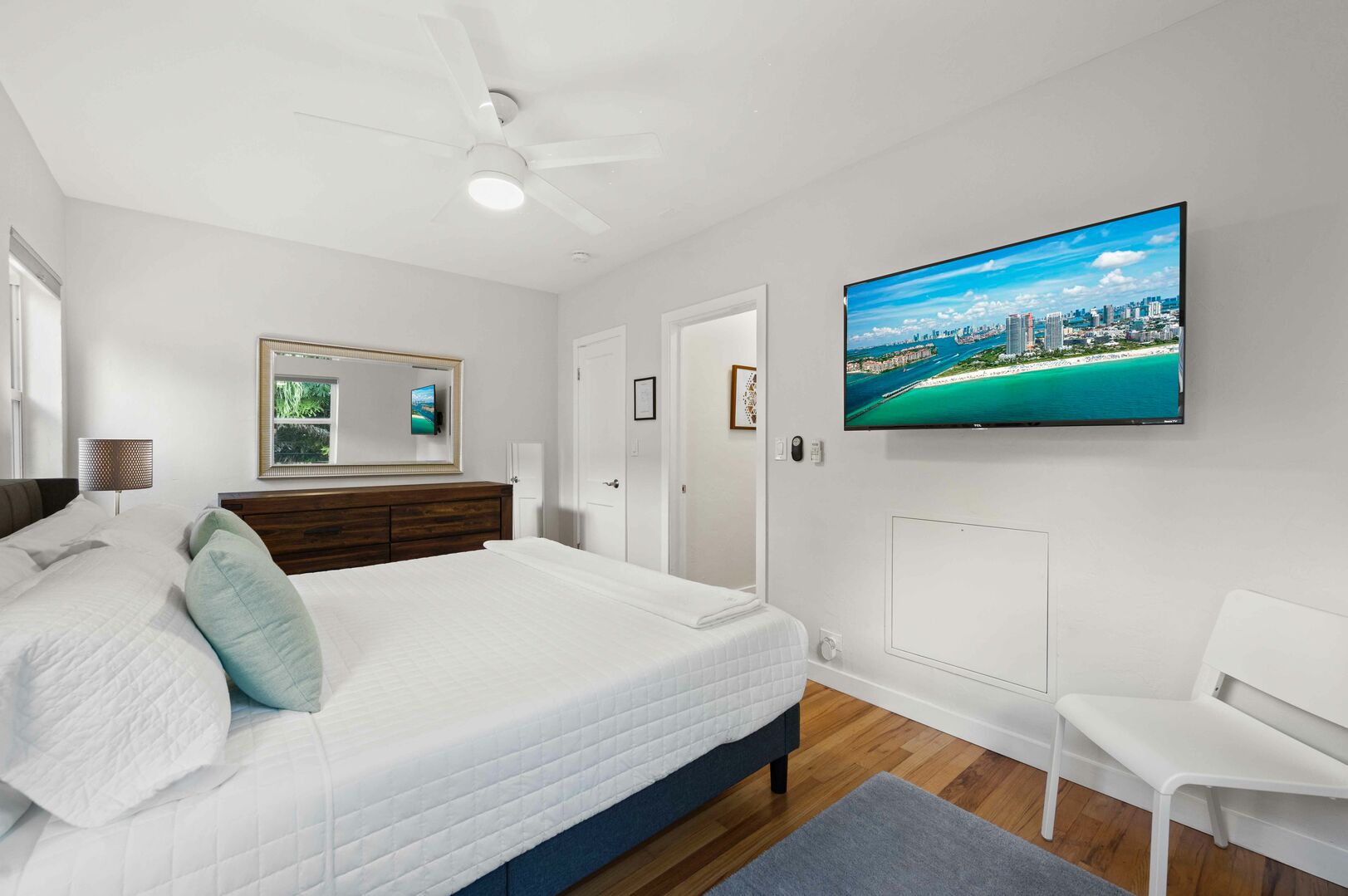 The spacious bedroom offers plenty of daylight, a king size bed and a smart TV.