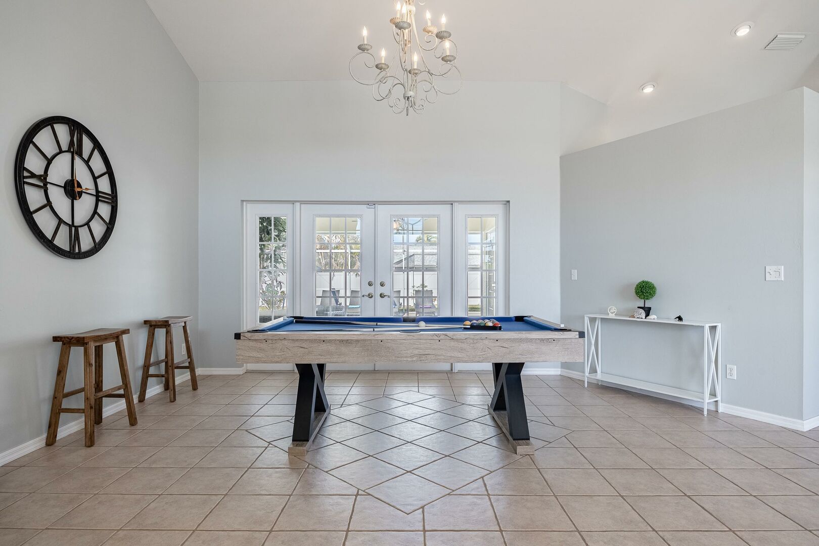 3 bedroom vacation rental with pool table